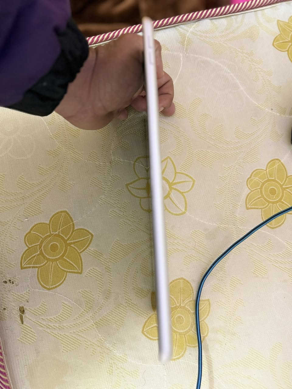 سلام عليكم ايباد٩
ذاكرة ٢٥٦ جهز جديد شخط مابي بطارية 100 
سعر ٣٩٠ وبي مجال 
المكان بغداد مدينة الصدر 
هـ***********
