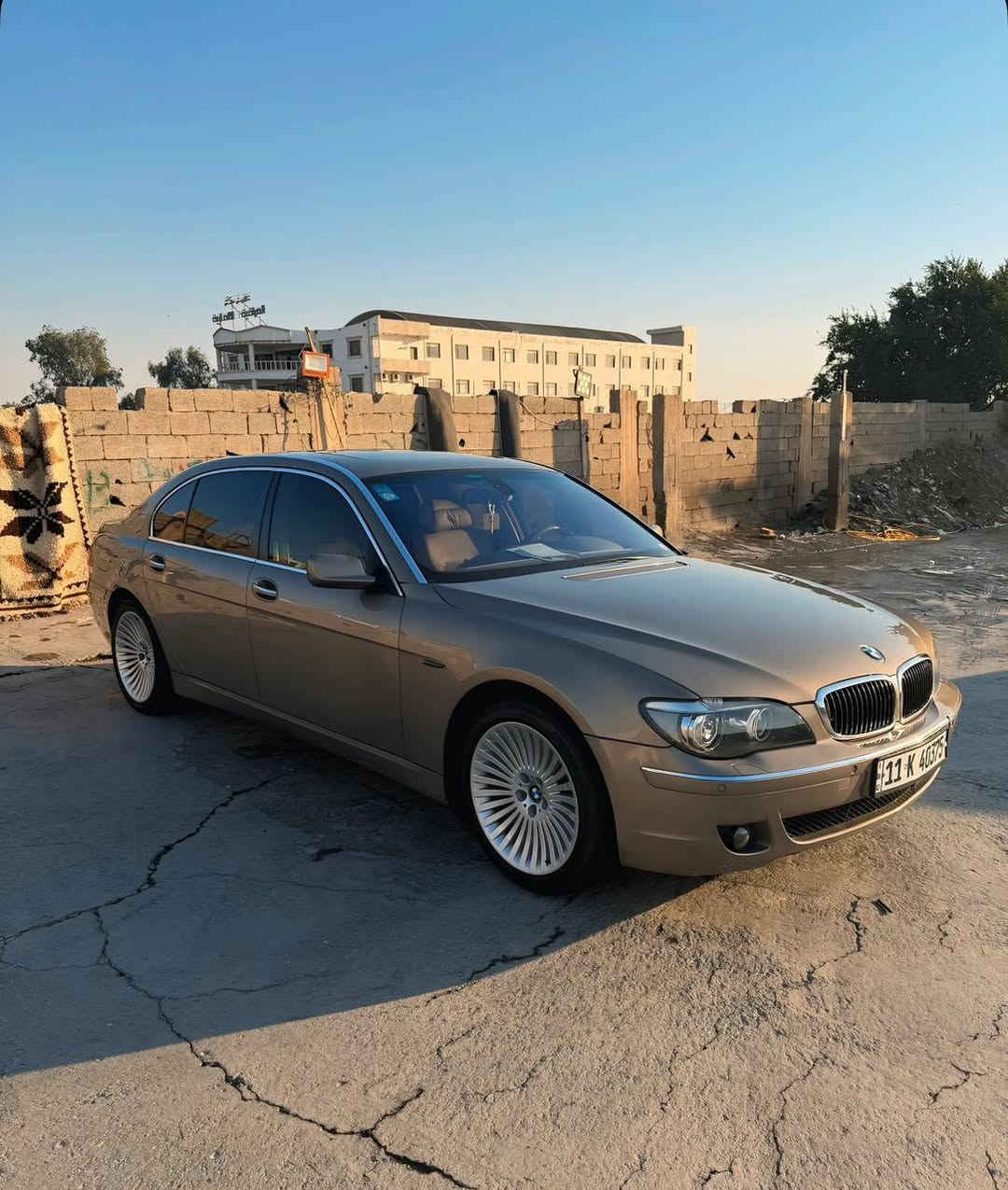 السلام عليكم اخواني رمضان كريم عليكم  
اخوان سياره باخره موديل ٢٠٠٨ رقم بغداد جاهزه بدون نقص  كلشي بيها شغال حداده جوبلسات وكاله بك لايتات ولايتات عدسات غرفه جديده كلشي بيها جديد وشغال فول مواصفات  بيها صبغ قليل يم يده الباب  خليجيه سياره السعر ١٦٥ بيها مجال مكاني واسط الكوت ***********
