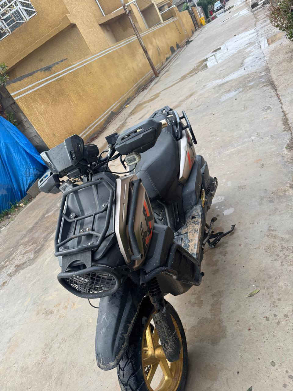 دراجه اباچي مديل ٢٠٢٥ مكفوله كفاله عامه مكينه مامفتوحه المكان ديالى الخالص  اتصال ع رقم او خاص مفتوح ***********السعر خاص
