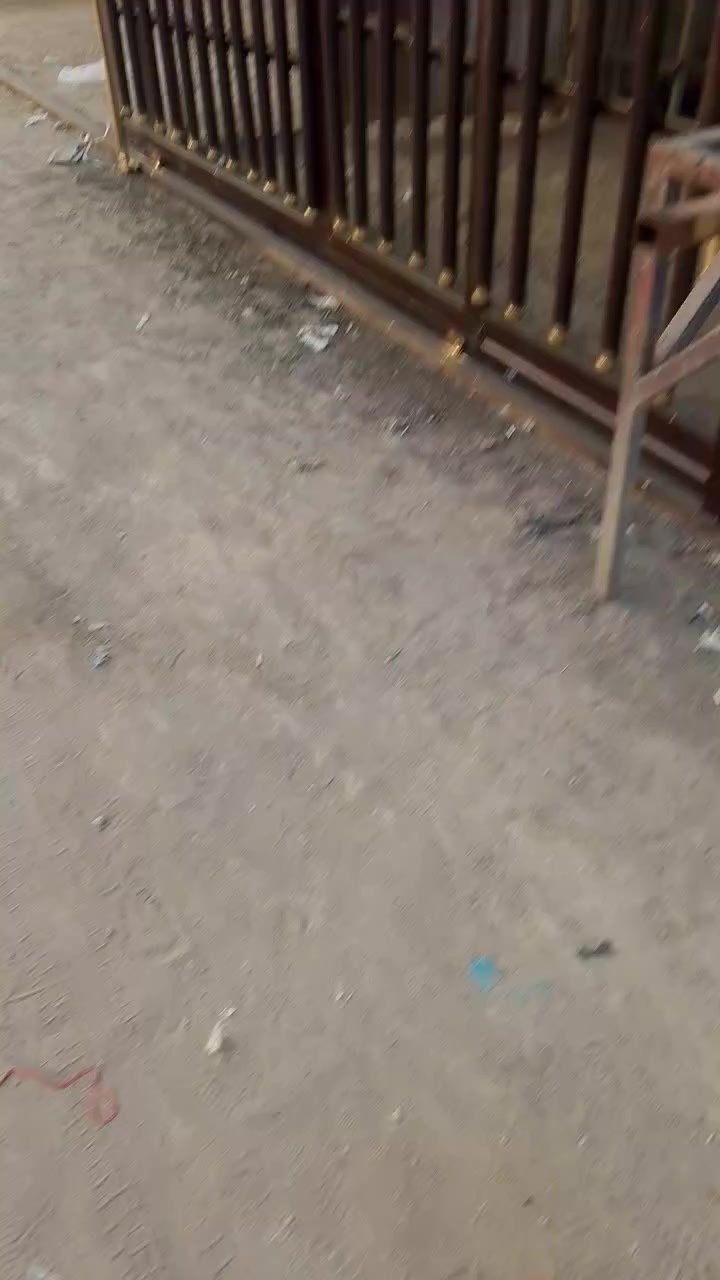 سلام عليكم باب سلايت للبيع  طولهه 3متراو80سنتم باب جاهزمصبوغ مكاني كربلا يرهم بيت مالت بستان مالت دونم باب جبير الي يريدهه يتفضل خاص واني اشدهه اله رقمي ***********
