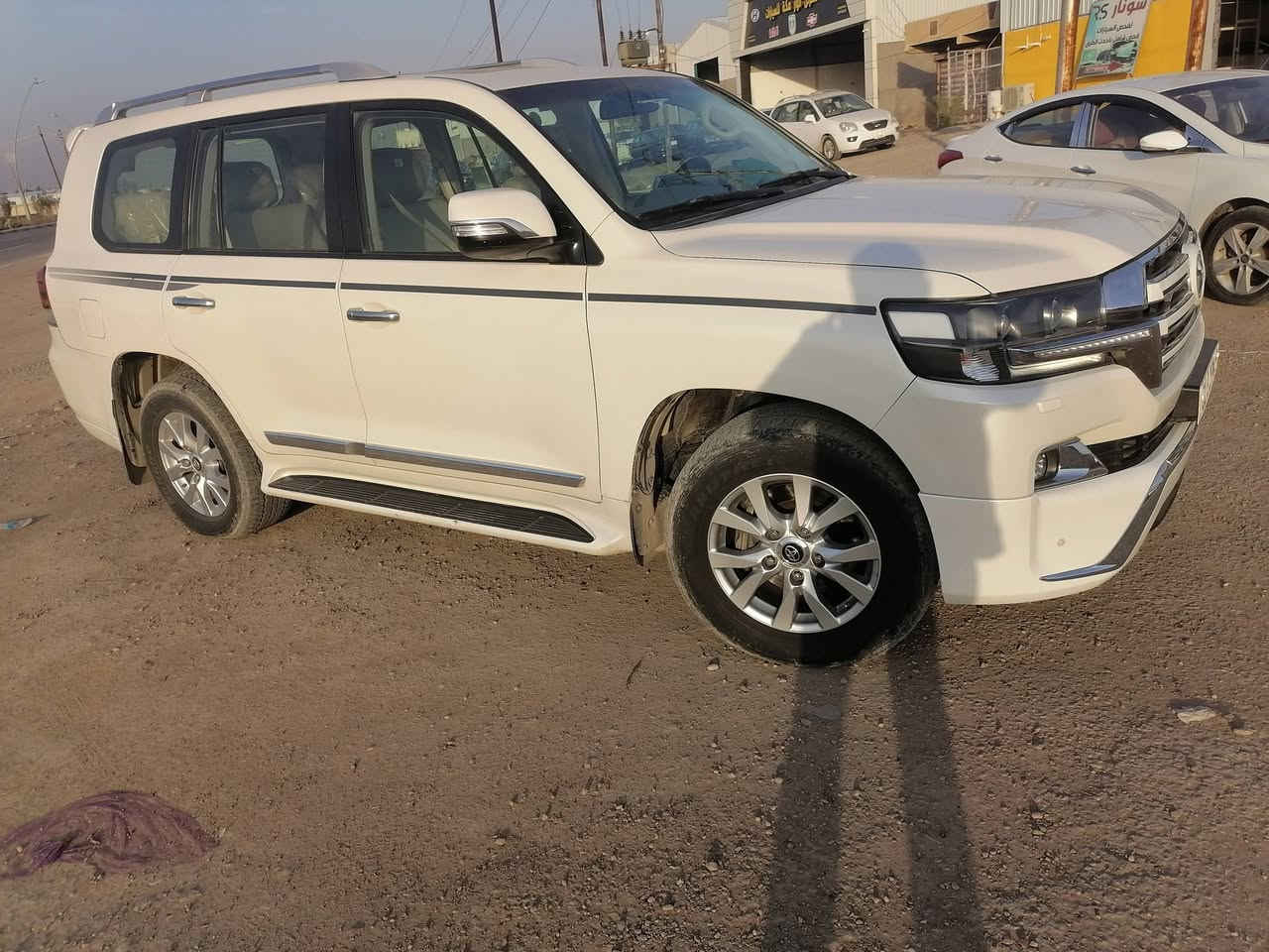 سلام عليكم لاندكدوز للبيع مديل ١٨ ماشيه ١١٠ الف مكفوله  بسمي عنوان بغداد بوب الشام *********** سعره ٥٠ الف
