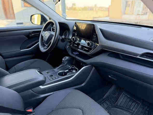 تويوتا هايلندر le موديل 23 ماشية 28 الف كيلو بعدها بالباكيت
باسمي رقم اربيل البارحة سجلتها والتحويل ثاني يوم
الضرر نص چاملغ ع الجنطة وموظح بالصور
كير محرك بالشرط وباقي مواصافاتها معروفة 
السعر 280$ بيع مستعجل
الرقم ***********
