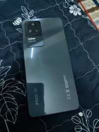 بوكو F4 • ٢٥٦/٨ • مبدل شاشة