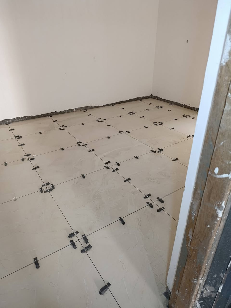 خلفه سيراميك وبروسلين شغل درجه اولى كادر عمل ادخل للصفحه وشوف شغلنه خابرنه وتعال  الموقع شوف بعينك شغل ع الليزر والفابريتر الهزاز ***********
