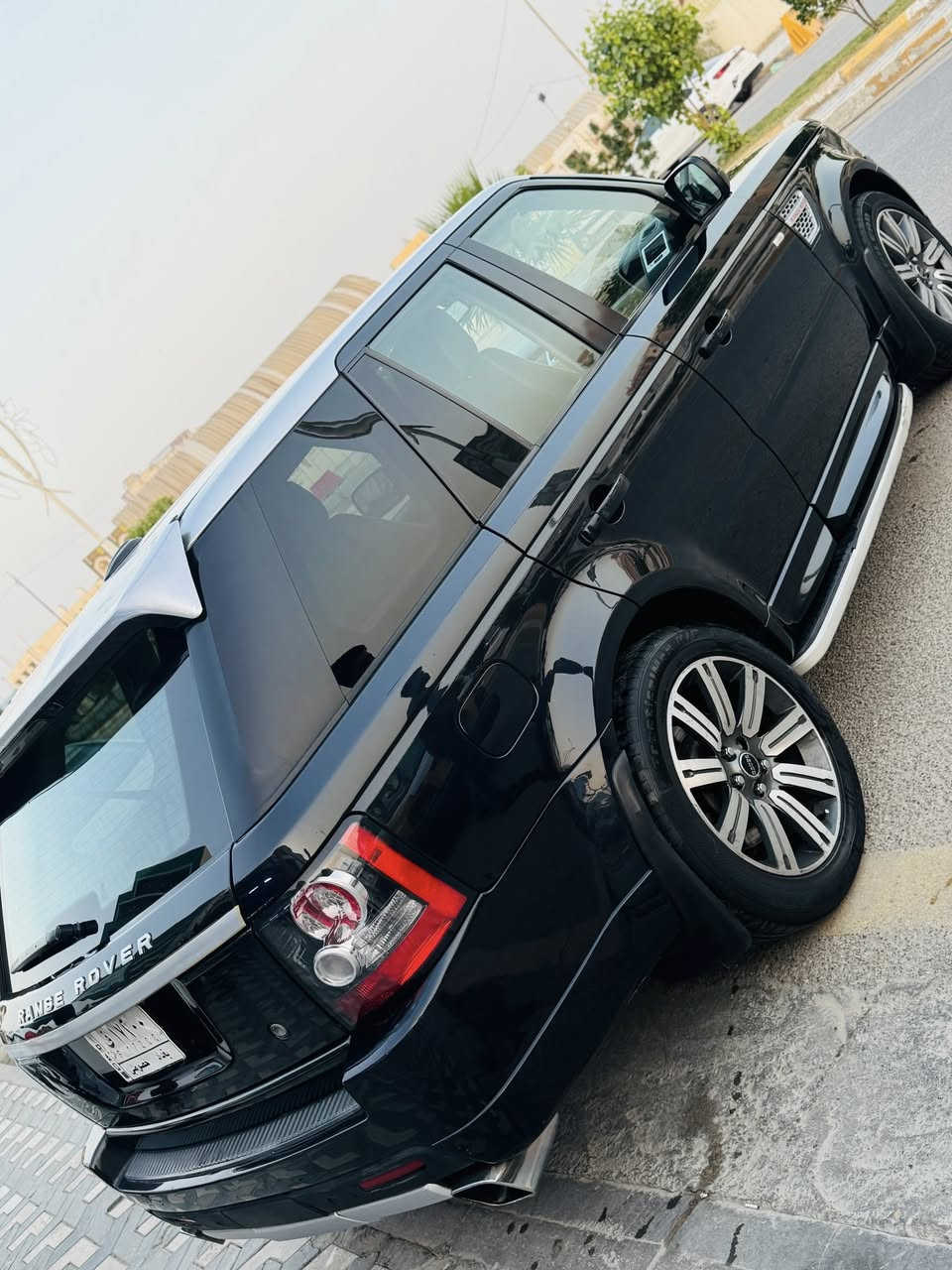 سلام عليكم للبيع او المراوس رانج ٢٠١١ مكينه عاديه سياره جديده جاهزه من كلشي رقم بغداد بسمي انكليزي مواصفات فول مواصفات الرانج معروفه مكانه ناصريه *********** السعر ١٤٢ وبيه مجال بسيط
