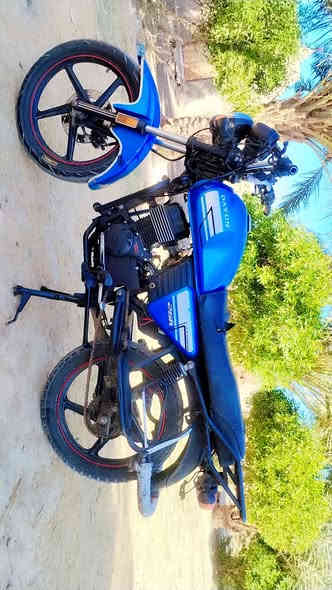 يا الله السلام عليكم دراجة البيع دايون موديل ٢٢ مكينه ٢٠٠ كتابه حمره أوراق سكنر مكفوله كفاله عامه كهربيات سلف كله شغال بشرط انضف من الصوره السعر مليون ٥٠ وبيه مجال الشراي يتصل وبيه خير ويدلل ***********
