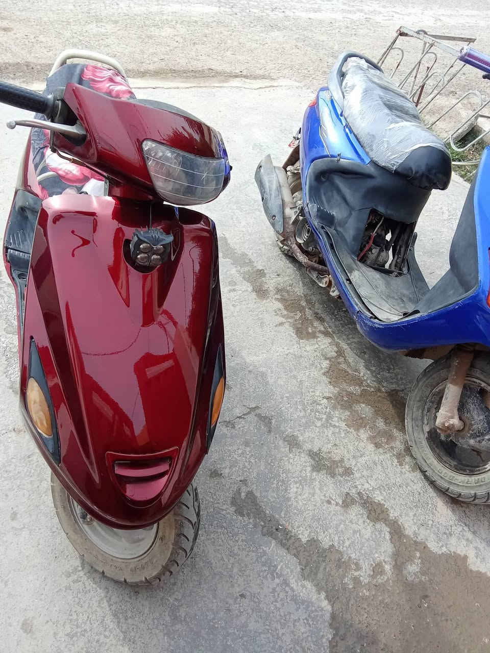 سلام عليكم دراجتين فورتي  فحل ونثيه وحده  سرعه 100 وحده 140 كاملات من كلشي بس يحتاج تاير امامي تعبان. واحد سعر 700 وبيهن مجال رقم *********** العنوان دياله الحديد مدخل الأول
