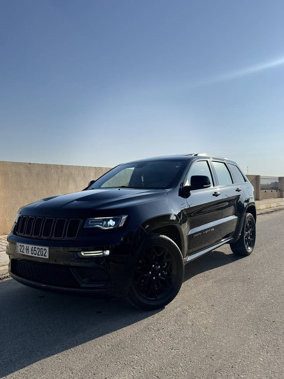 جيب كراند شيروكي لمتد S

الموديل : 2021. (خليجي) . 
المحرك : V6.  3.6L .
العداد :60.000km
: شركه هارلم
* المواصفات 
* نقطة عمياء .
* دفع رباعي 4x4 . 
* فرش المقاعد من الجلد . 
* المقاعد الأمامية كهربائية .
* ذاكرة لحفظ وضعيات الجلوس . 
* المقاعد الأمامية مع تدفئة . 
* صف المقاعد الخلفية مع تدفئة . 
* ويل قياس 20 انج اسود لماع .
* مقود السائق كهربائي . 
* تدفئة ستيرن . 
* سقف بانوراما .
* شاشه 8.4 انج .
* نظام الملاحة (GPS) . 
* نظام خاص للطرق الوعرة . 
* مصابيح امامية زنون . 
* المصابيح الأمامية مع LED لايت . 
* كشافات الضباب زنون . 
* تشغيل عن بعد .
* صندوق كهربائي .
*  حساسات أمامية . 
*  حساسات خلفية .
* كاميرا خلفية .
* بخاخ ماء لتنظيف المصابيح الامامية .
* مرايا بخاصية التعتيم الذاتي . 
* مرايا جانبية قابلة للطي كهربائيا . 
* بلوتوث تلفون . 
* محدد سرعة . 
* نظام تشغيل واطفاء اوتماتيكي للمحرك للتوفير من صرف الوقود
* نظام بريك اوتماتيكي .
رقم صاحب السياره 
مكفوله كفاله عامه من كلشي فحص هزه سنويه جديد باسمي
350$وبيها مجال للشراي
0772 625 2424
