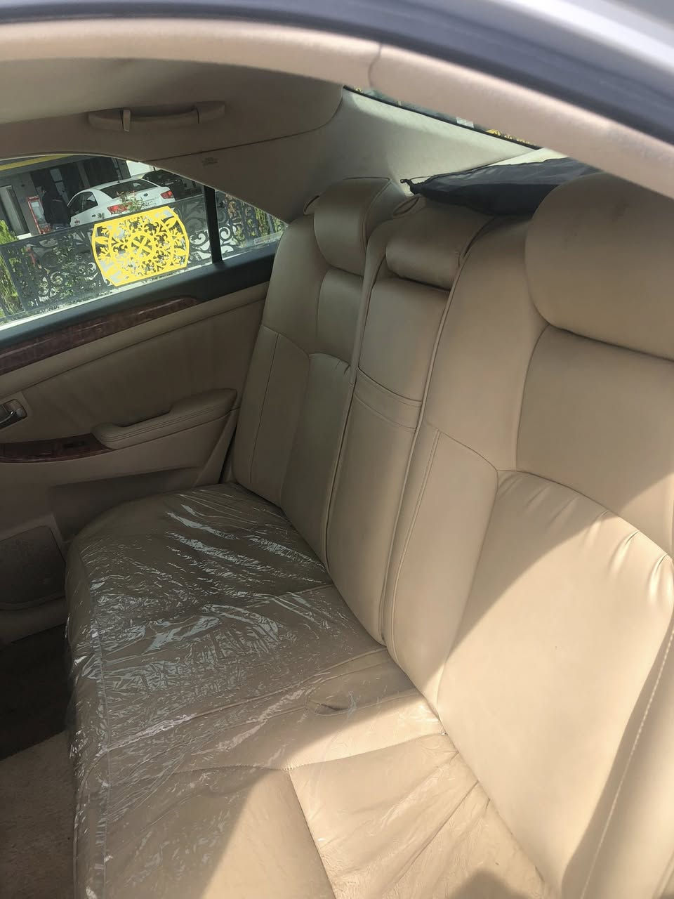 بەناوی خوای گەورە

شاهینە ڕۆیاڵ مووس بەحری
٢٠٠٥ 
١٨٢ دوو دوگمە ناوزەرد
گەورە بە گەورە
سڵاید 
ئاوێنە ئیشارەت
ئیشارەت لێگزز
جڵدی دووبەی
سوکان وەک لێگزز
بێ بۆیاخ ایراق ئەوروپاشی نیە
تاقمێ تایەی لۆکی لە ژێرە
سەیارەکە لە کەلارە

ئەگەر موشتەری نی سەرم مەیەشێنە 
لەوە هەرزانتر بو برۆ بیکڕە

سعر:٦٧ مەجالێ کەم
ژم:***********
