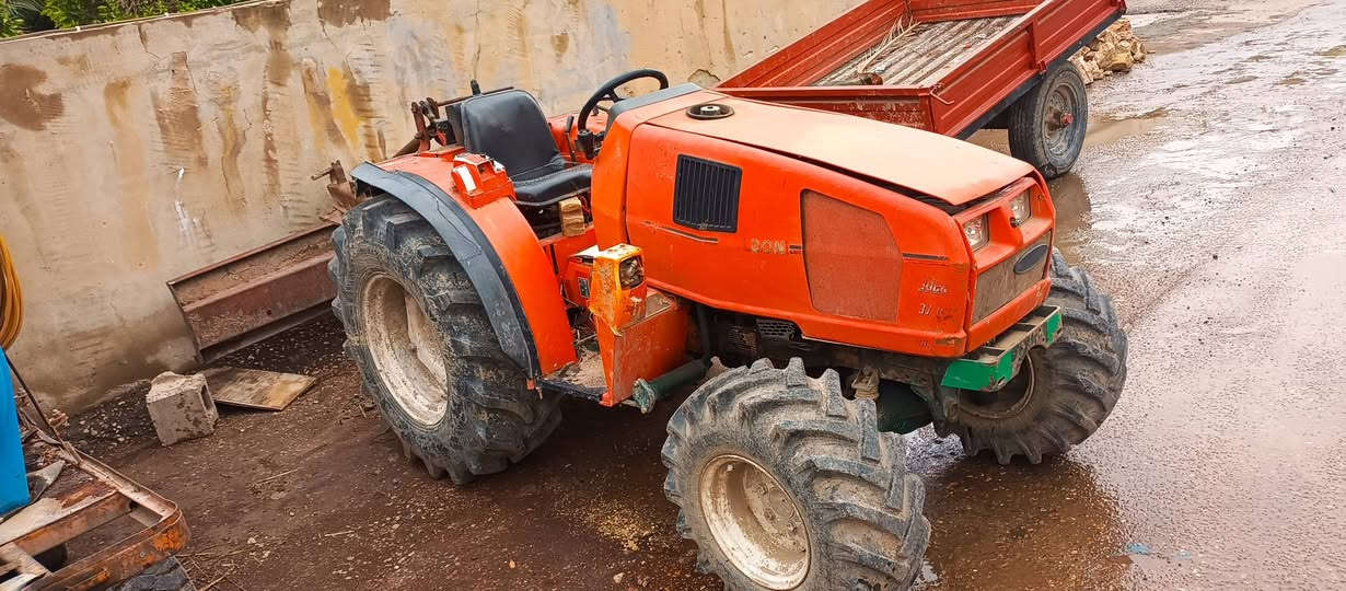 السلام عليكم 
تركتر كولدن نظيفه جدا محرك مجفت جديد مع الملحقات الموجوده بالصور بغداد الطارمية السعر سبعه ملايين وخمسمائة ألف بدون ارقام 
***********
