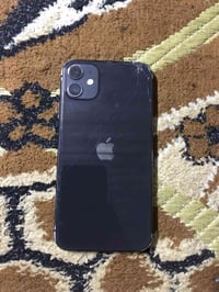 ايفون ١١ عادي ذاكره ١٢٨ بطاريه ٧٥ مامبدله فيس ايدي واكف ضهر مكسور وكام...