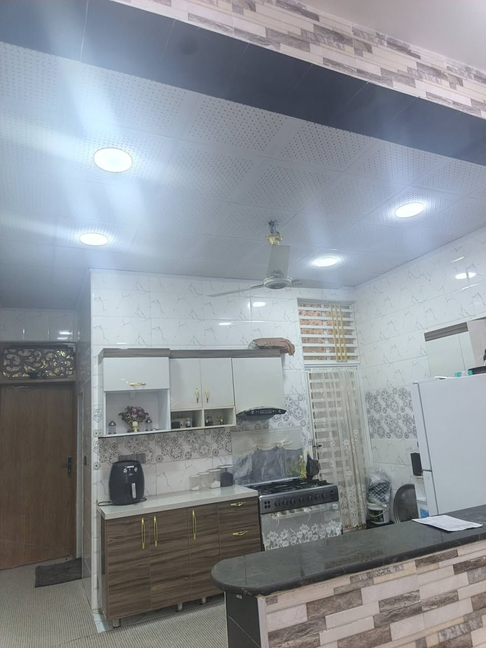 اللهم صل على محمد وآل محمد 
بيت للبيع م ١٠٠ متر حي المهندسين. خلف شارع ٢٠ موقع مميز كلشي متوفر يمه طابق ونص بناء ٢٠٢٥ بي منضومه كاميرات وكاونتر وسككك تركيه + ستائر تفصال + تانكي گيزر مغاسل ٢ 
للاستفسار *********** بي واتس إب
