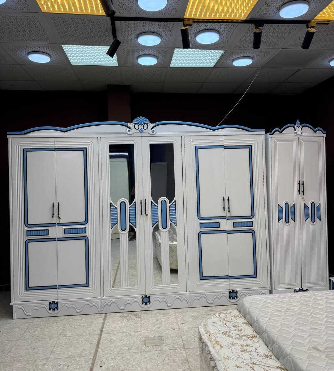 السعرمليون  الف فقط😍
غرف نجاره عراقيه 💯💯

تتكون من 8 قطع 

عرض الكنتور 3 و20سم

ارتفاع الكنتور 2 و20سم

السرير بلوك ٦ ارجل

طول السرير 200 سم 

عرض السرير 160 سم 

الضهر براغي
الشازلون 50 الف
دوشك 150


**إذا كنت صاحب هذا الإعلان وتريد حذفه لأي سبب، رجاءا أرسل رسالة إلى الدعم الفني**