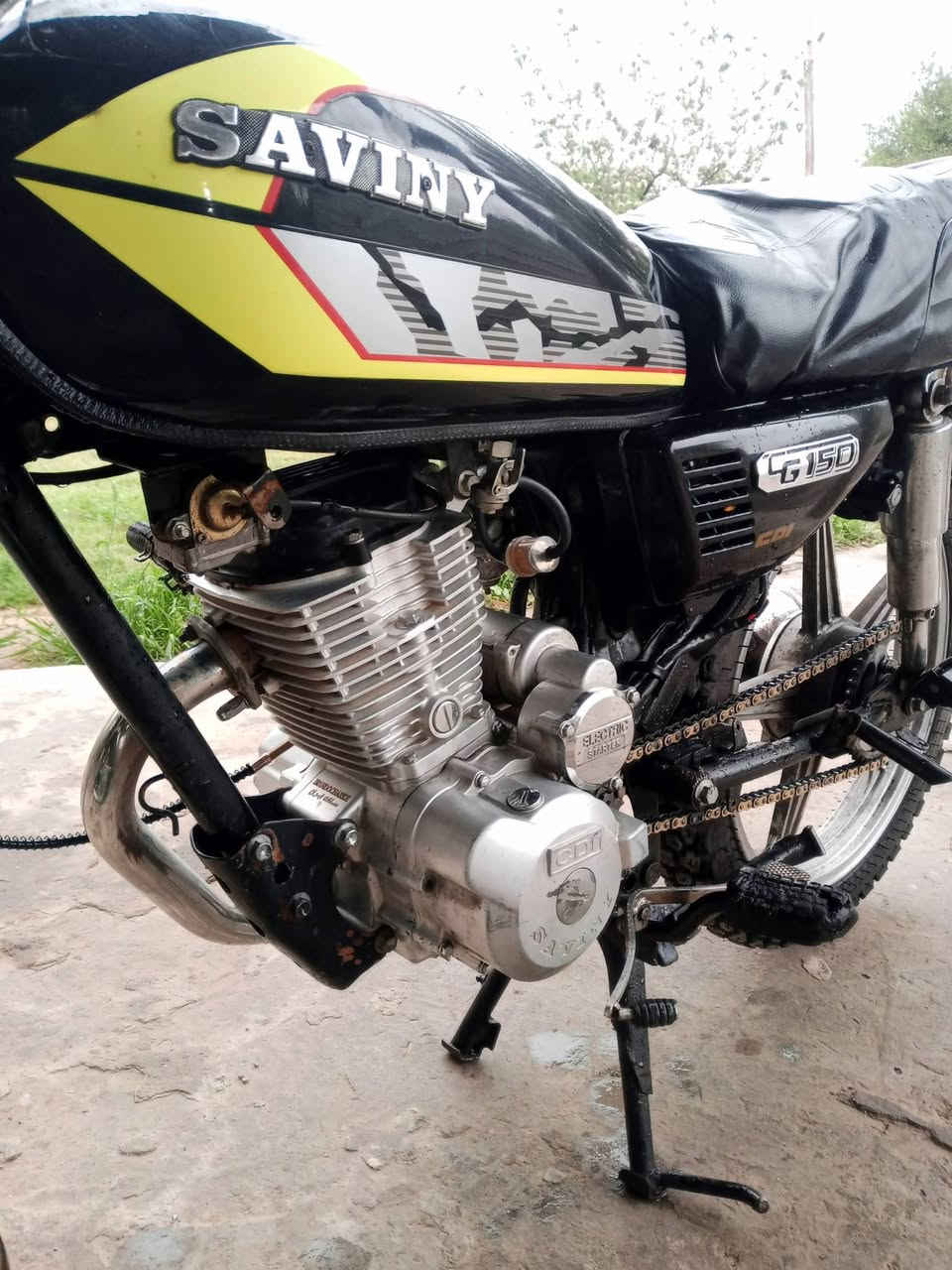 السلام عليكم 
دراجه سيفان.موديل 20 
محرك خير من الله 
سلف كهربائيه شغاله
اواق كامل 5اوراق 
السعر 375 وبي مجال حگ الجيه 
المكان ديالى الخالص التحويله ***********
