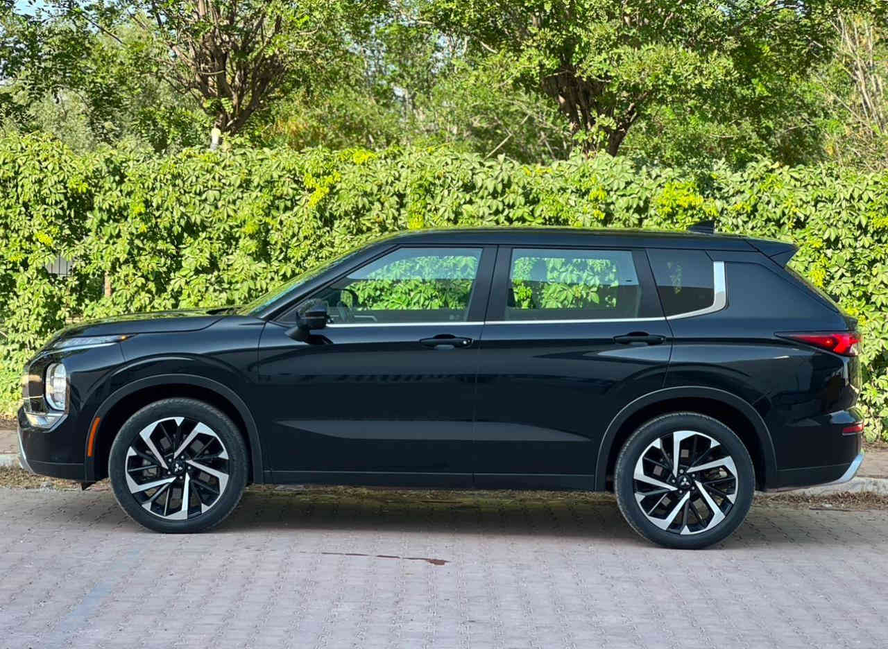 سلام عليكم ورحمة الله وبركاته
MISTIBUSHI OUTLANDER 2022SE
اللون اسود 
وارد أمريكي
بدون صبغ كلين تايتل 
بدون دواخل و شاصي
 ايرباك  ستيرن برده طاك
ماشية 34 الف ميل 
محرك 2.5L(4V)
سياره رقم اربيل
موصفات SE 
بصمة 
بريك بصمة 
ابواب بصمة
شاشة كبير 
خمسة كاميرات 
7 راكب 
صندوق كهربائي 
لايتات LED بلادي
كوشنات جلد
كوشنات هيتر 
كوشنات كهربائي
تبريد مركزي
تحكم ستيرن كامل 
تحديد سرعة 
قوديك شفت 
فتل حساس 
رادار خلفي 
رادار امامي 
رادار جانبي
و بعد موصفات هويا 
سعر 225$ و بيها مجال 
واتساب موجود 
***********
