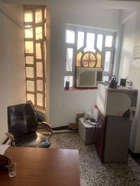 شخص مرتب • شباك • بغداد