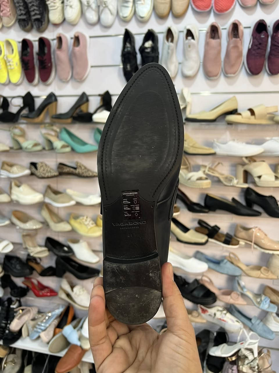 Vagabond
بالة أوروبية، جديد

قياس: ٤١

- يوجد التوصيل


**إذا كنت صاحب هذا الإعلان وتريد حذفه لأي سبب، رجاءا أرسل رسالة إلى الدعم الفني**