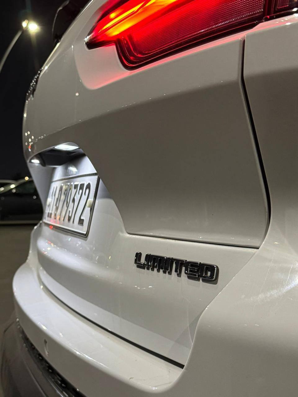 Jeep grand Cherokee 22 Limtied
سياره فول مواصفات بانوراما كامره خلفيه رادارات تحديد مسار مثبت سرعه اربع وضعيات للقياده كشنات تحكم كهرباء السايق والصدر وتدفئه للكشنات الاماميه والصف الثاني  تدفئه استيرن تحكم يدوي كير ماوس كشنات منفصله  vip محرك 3.6  حساسات اماميه وخلفيه شفتات بل ستيرن ورادارات 360 كامره للصف الثالث عدادات ديجتل ويلات 20 دخول ذكي على باب السائق والصدر تحذير في المراه تراكشن كونترول جنطه كهرباء ابل كار بلي واندرويد اوتو ومنافذ شحن 
 ممشى السياره 81 الف كيلو
  
السياره داخله تقرير غرق وبل عراق تبدل جاملغ عكس السايق وانصبغ ربع البنيد والباب توحيد  لون شواصي وبرانكيت وفخذه كفاله وشرط الفحص

توجد رصعه في البنيد ما مبينه 
ورصعه في الباب الخلف السائق اقل شبر 
على حطتهن ما مصلحات وما ماثرات على السيارات
 السعر 260


**إذا كنت صاحب هذا الإعلان وتريد حذفه لأي سبب، رجاءا أرسل رسالة إلى الدعم الفني**