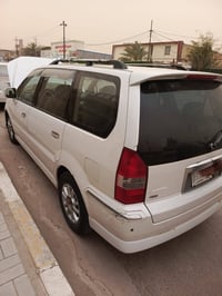 شاريوت ٢٠١٠ • ٧ راكب • اوتوماتيك