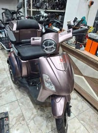 متوفو لدى  مكتب نور السجاد  ويوجد توصيل  07715082444واتساب