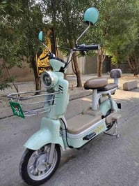 دراجه شحن حجم 14 نضيفه وكامله 4 بطاريات سرعته 50 حقيقي كهربائياته شغال...