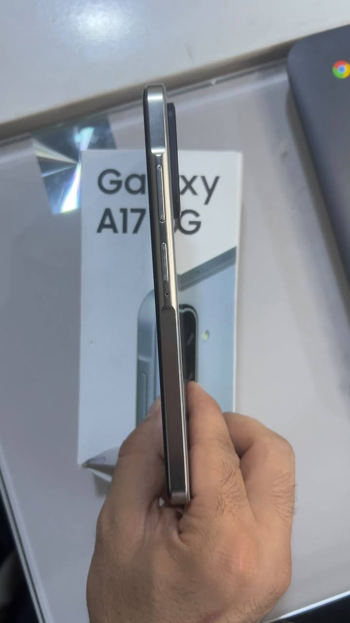 للبيع Samsung Galaxy A17 5G (ذاكرة 256 جيجا / رام 8)
السلام عليكم شباب  متوفر للبيع جهاز سامسونج Galaxy A17 5G نظيف جداً وبكامل مواصفاته  الجهاز يجمع بين الأداء السريع والتصميم النحيف 

​المواصفات الأساسية:

✅ الذاكرة: 256 جيجابايت 

✅ العشوائية (الرام): 8 جيجابايت رام (أداء سريع وبدون أي تعليق)

✅ الشبكة: يدعم الـ 5G للإنترنت السريع جداً والألعاب.

✅ الكاميرا: 50 ميجابكسل مع ميزة المثبت البصري OIS لتصوير سينمائي ثابت وبدون اهتزاز.

✅ التصميم: نحيف 

للشراي خاص يجي  ***********

سعره 210 وبيه مجال بسيط جهاز  كلش نضيف 

للشراي يجي خاص
