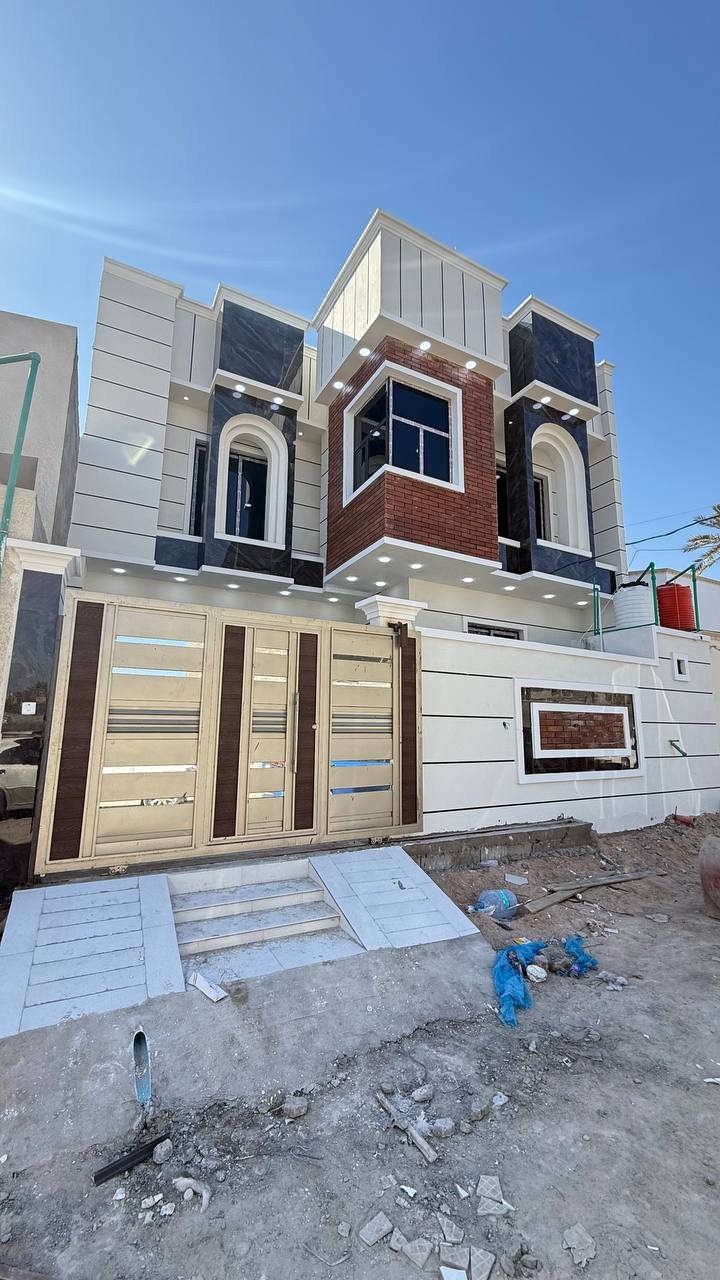 ا#يالله سلام عليكم واسعد الله اوقاتكم
 ***********
الاعلان اليوم تحفه

دار سكن قاطين للبيع بناء 2025 
مو بيت عباره عن فيلا ماشاء الله 
يتكون من 6 غرف منام وديوان 

جنس العقار طابو ملك صرف زراعي بسم عراقي اصولي سند ٢٥

#المساحه200 متر 

يحتوي القاط الاول على غرف منام 2 كل غرفه بيها حمام 
و ديوان كبير
و مطبخ 
او مناور
و صاله و وصحيات داخلي وخارجي 
وگراج 
اما القاط الثاني يحتوي على غرف منام 4 اثنين منهن بيهن حمامات 
بلاضافه الى صاله وصحيات 

العنوان بصره أبي الخصيب البهادريه جهة الشط قريب  على سايدين داخل 
موقع راقي 😎 

جميع الخدمات متوفره ماء كهرباء شارع تبليط 10 متر 
شغل البيت كله درجة أولى

السعر 220مليون  و بي مجال للشراي
للاستفسار تصل ***********
