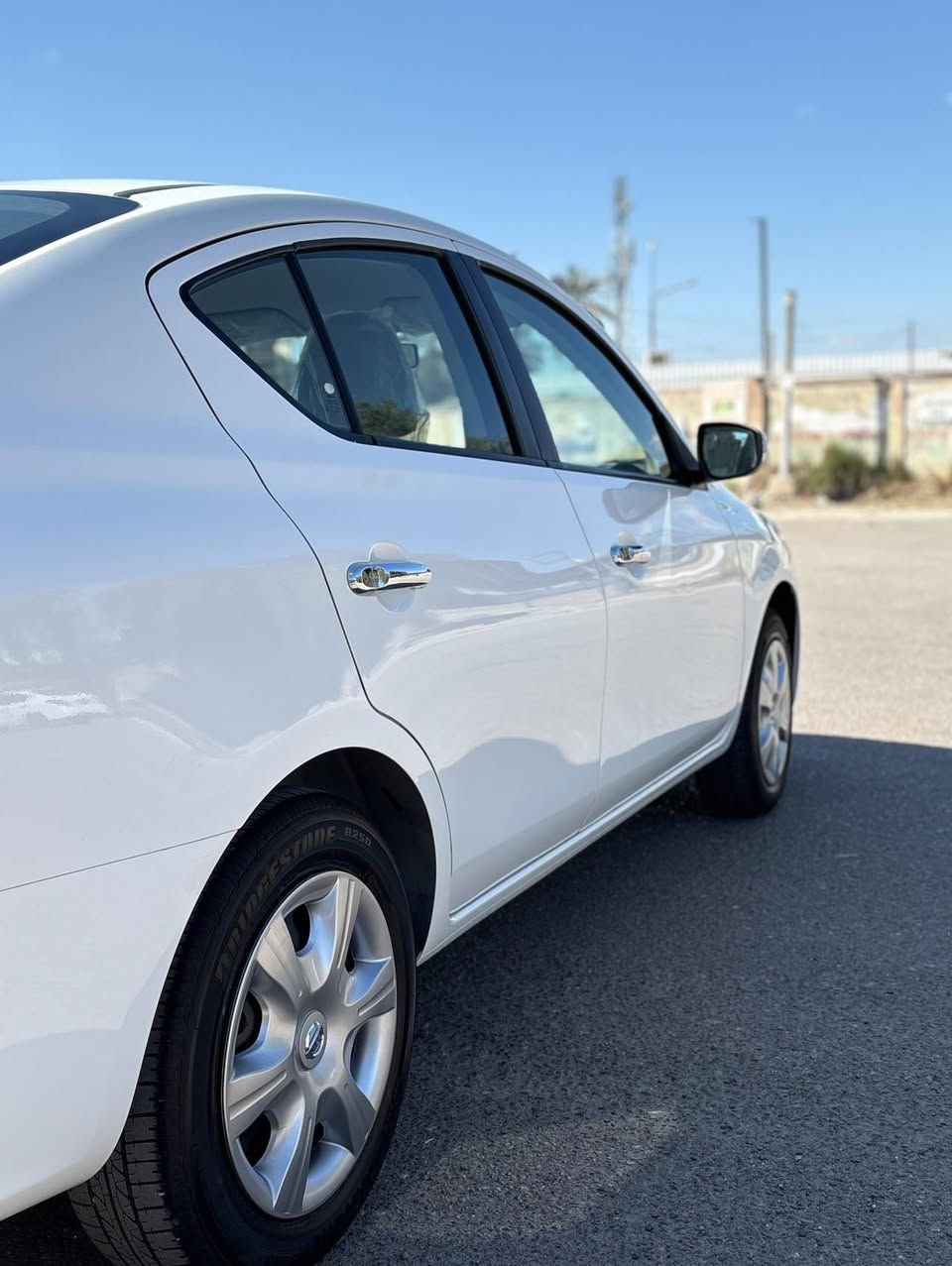 السلام عليكم
للبيع نيسان سني 2025 زيرو 
المواصفات يدات نيكل داخل مخمل شاشة اندرويد كامرة خلفية تبريد قطعتين تحكم ستيرن جهتين محرك 1500 جام كهرباء  ماشية( الف فقط حقيقي)وباقي المواصفات العادية السيارة رقم اربيل باسم شركة وكالة تحويل ماكو مشكلة العنوان/بغداد/العامرية 
السعر/12.600$وبيها مجال 
هـ/***********
