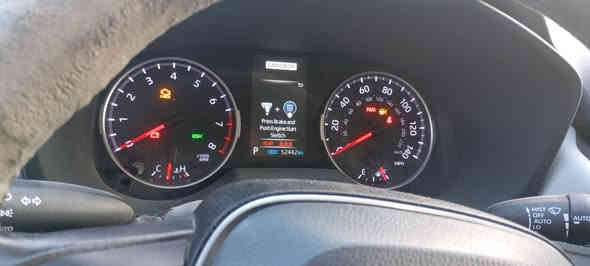 السلام عليكم 
راف فور موديل ٢٠٢٢ وارد امريكي
حاثهة تبديل باب الامامي يمني 
وبيهة اشويه بارد بالباب الخلفي يمنه
ماشية ٥٢ الف كيلومتر
مواصفات XLE
رادار امامي 
كشنات تدفئة 
ستيفرن تدفئة 
لايتات زنون بلادي
بأسمنه تحويل مباشر 
مكان السيارة بغداد شارع السعدون مقابل شركة رينو
السعر ٢٦٠ $
***********
