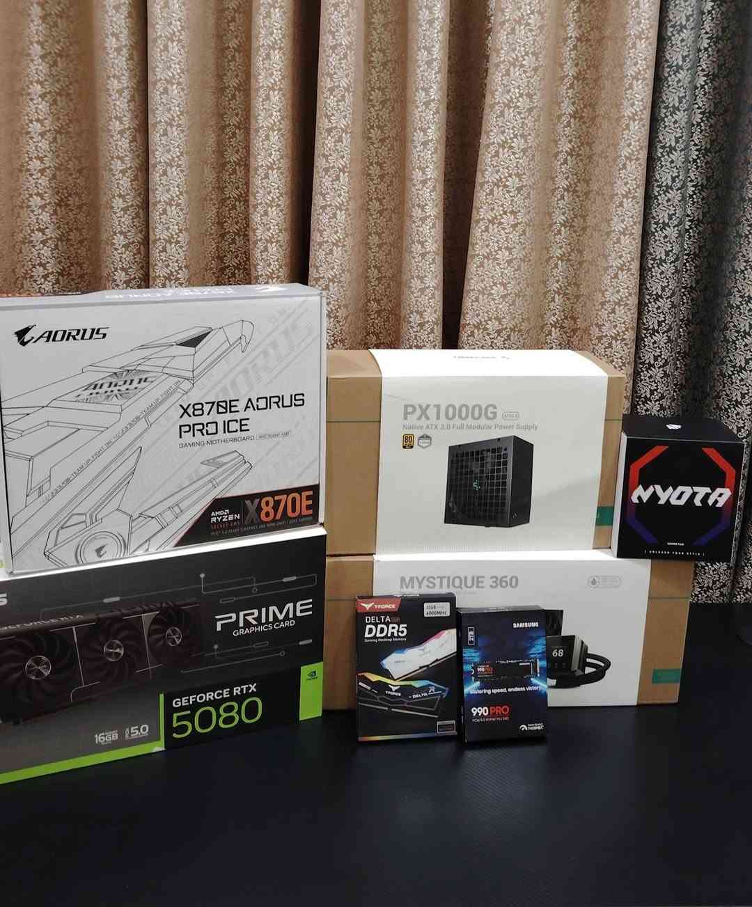 كل عام وانتم بخير وصحه وسلامه 
PC للبيع
CPU: R9 9950X3D BOX 

GPU: RTX 5080 ASUS PRIME 

M.B: X870E AORUS PRO ICE DDR5 WIFI 7

RAM: 32GB 6000HZ CL30 DDR5 T-FORCE RGB- XMP-EXPO WHITE 

SSD: 2TB SAMSUNG 990 PRO 7,450 MB/s

PSU: DEEPCOOL PX1000G ATX 80 PLUS
1000W GOLD

COOLER: DEEPCOOL MYSTIQUE 360M

CASE: DarkFlash DY470 Mid Tower Case - White

Asiahorse NYOTA 120mm Case Fans X3

DeepCool DM9 Thermal Paste Gray

Windows 11 Pro Original Key

السعر 5,000,000
مكاني ناصرية رقمي ***********
