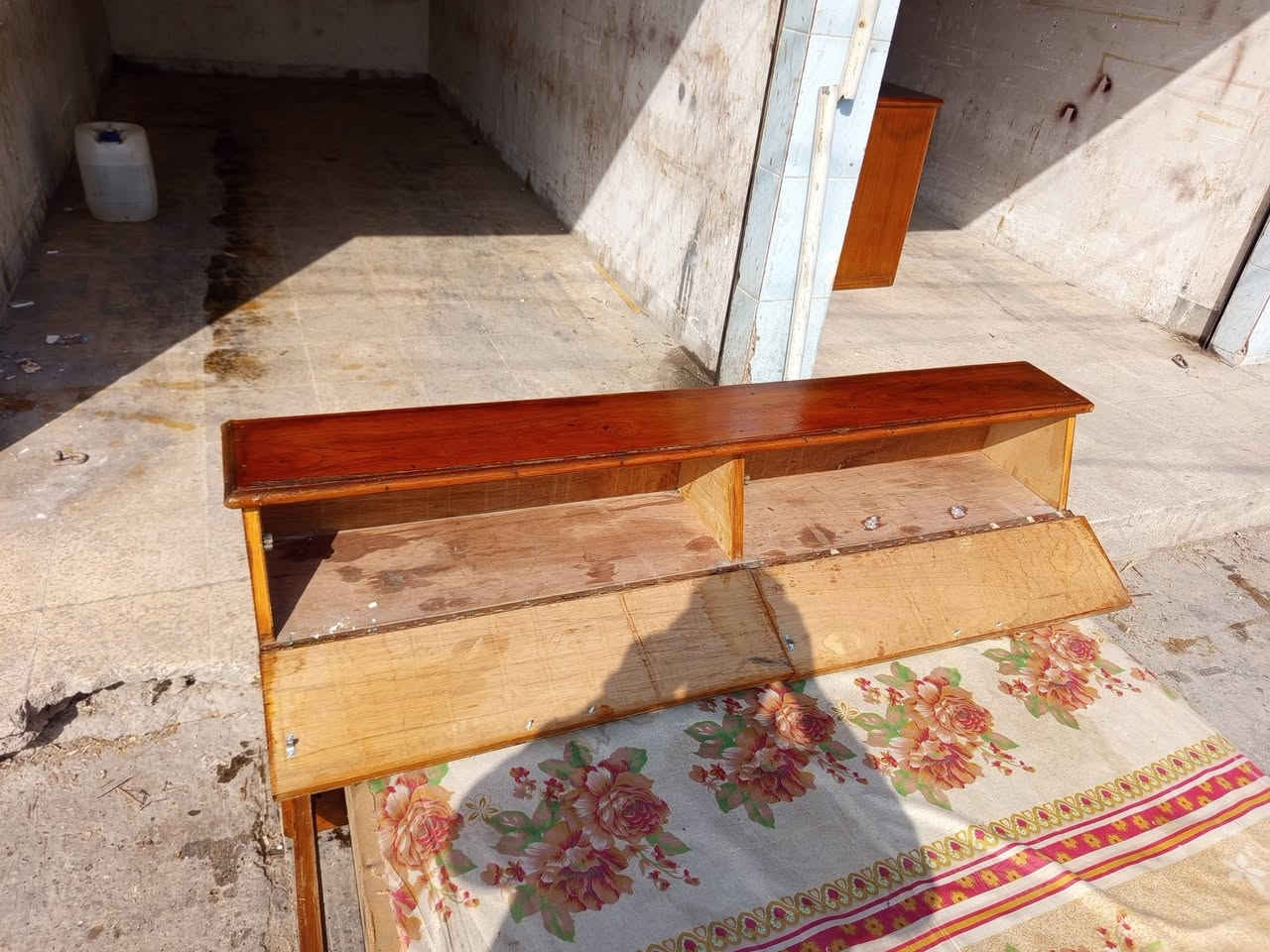 تخت نفرين شرط شرط النظافه شغل ثقيل حيل 
سعرها ٦٥ الف
رفاعي يم طرشي الشفاء ***********
