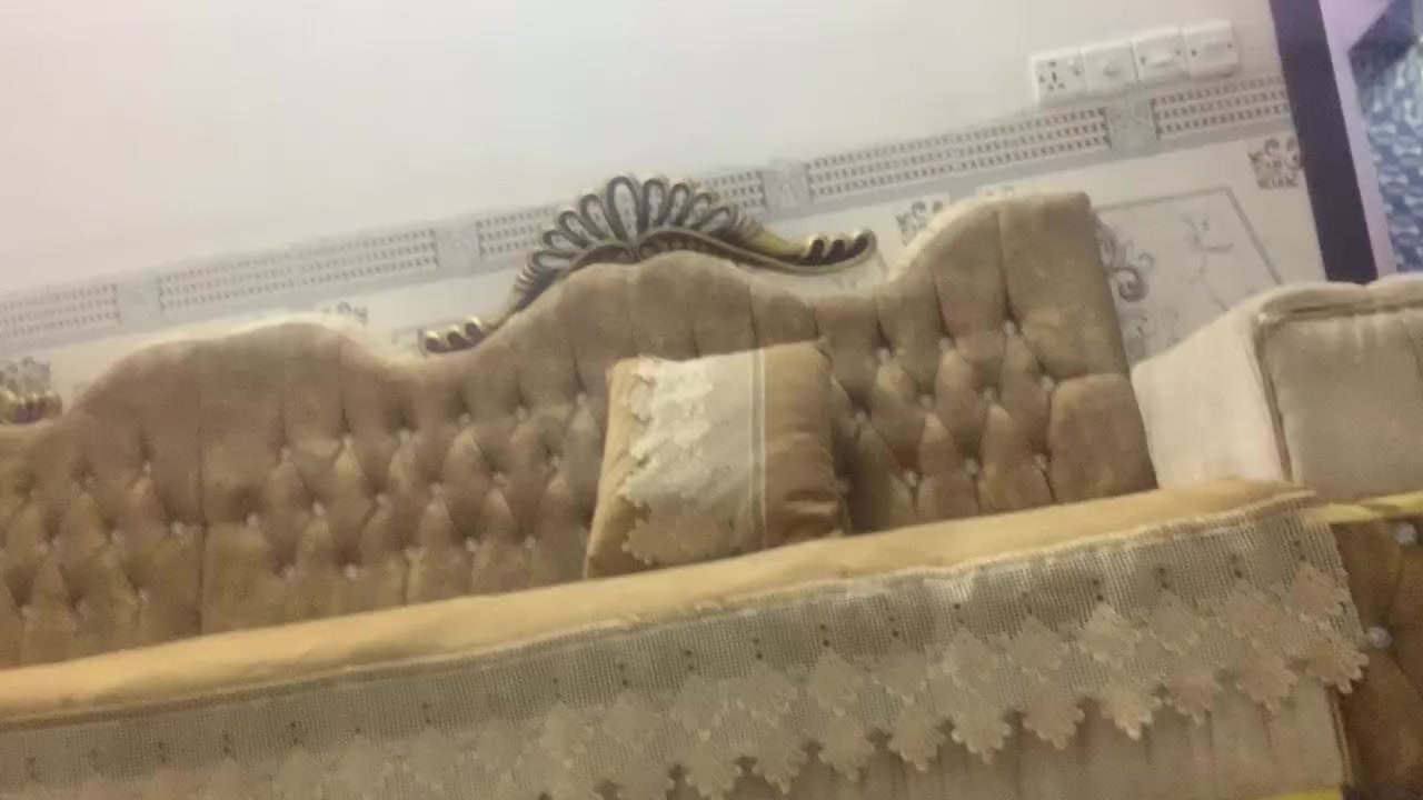 تخم للبيع عدد المقاعد11 سعر ٣٧٥ وبي مجال بسيط رقم الهاتف *********** يخابرني وتساب
