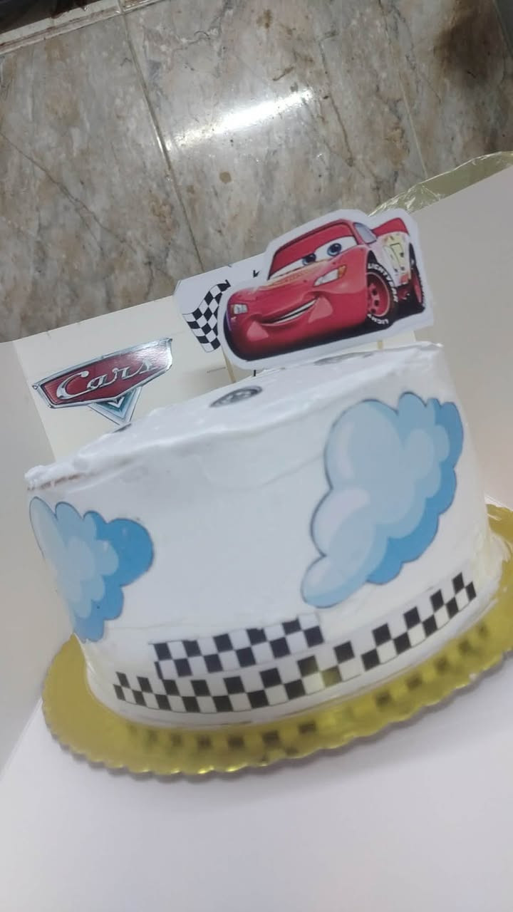 السلام عليكم حبايب يمي انسب الأسعار للكيك 
للحجز واتساب ام زهراء ***********
اجهزلج حسب الطلب
