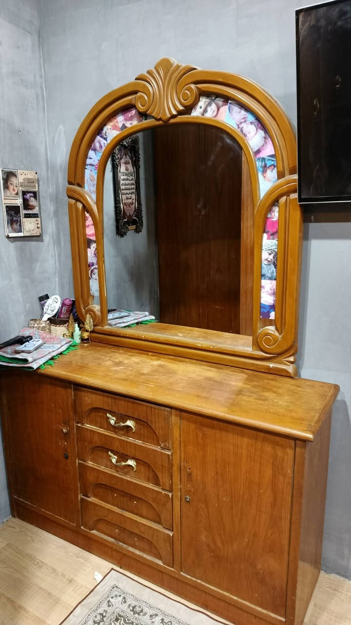 غرفه صاج ٦ ملم للبيع السعر ٦٠٠ وبيها مجال للشراي فقط عنوان الشعب حي اور هاتف واتساب ***********
