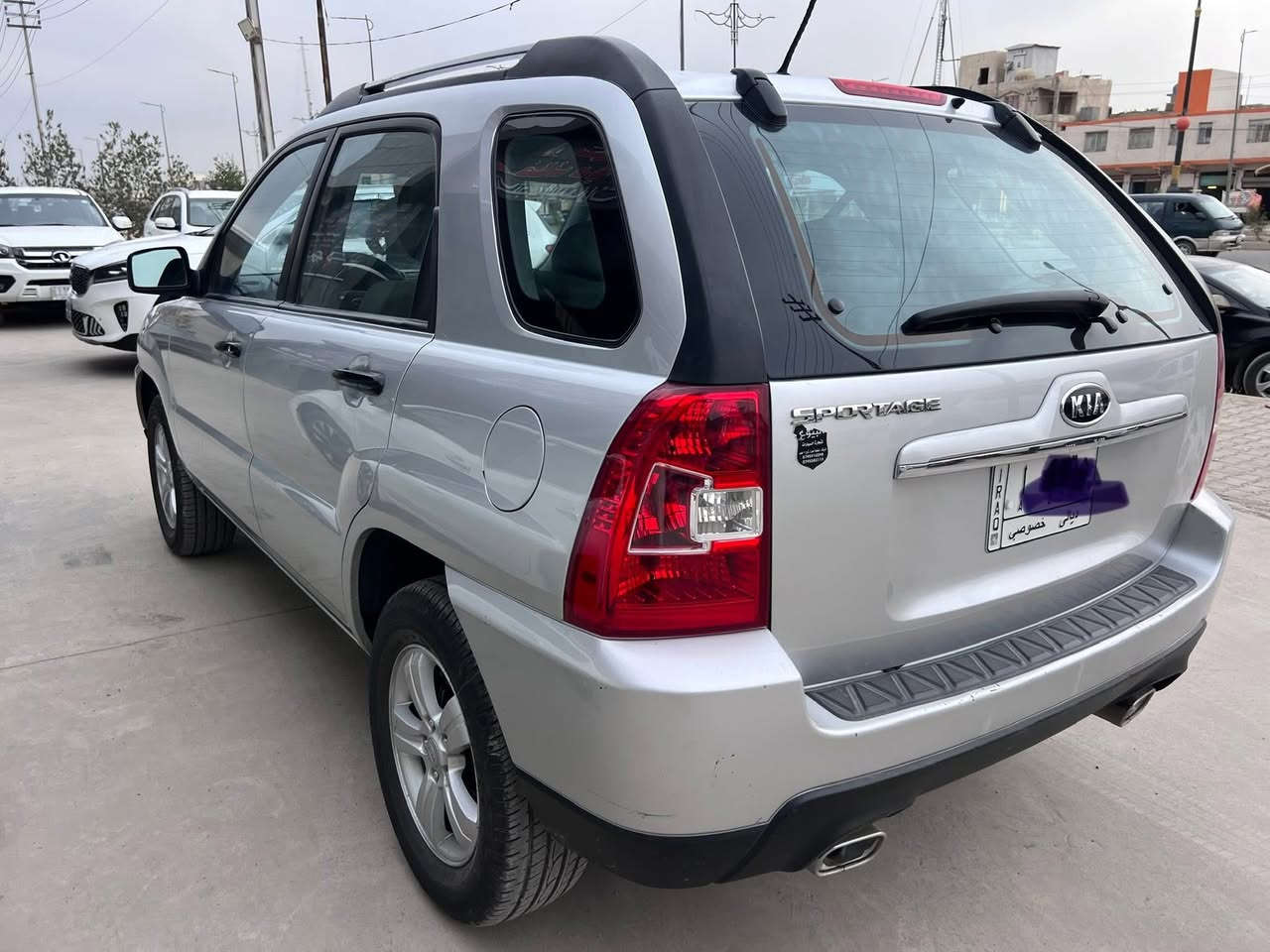 سبورتج ٢٠١٠
محرك دوش ممفتوح 
ماشيه ٧٩ الف فقط شرط دك جرس
على ايد وحده
داخل اسود
فقط نص جامرولغ صبغ
وبارد بسيط 
بلعافيه على الياخدها
***********  واتساب متوفر
مكاني بعقوبه
