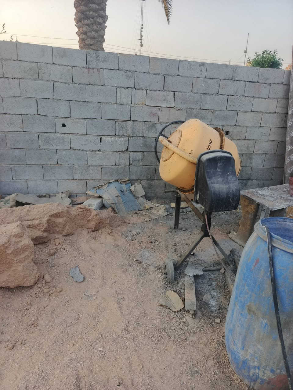 بسب الوعود الكاذبة   السلام عليكم معمل لاينات حديقه للبيع قوالب ربل الصلي  خباطه+هزاز والي يريد يشتغل بيه خير من الله   السعر مليونين المكان الانبار حصيبه الشرقية ***********
