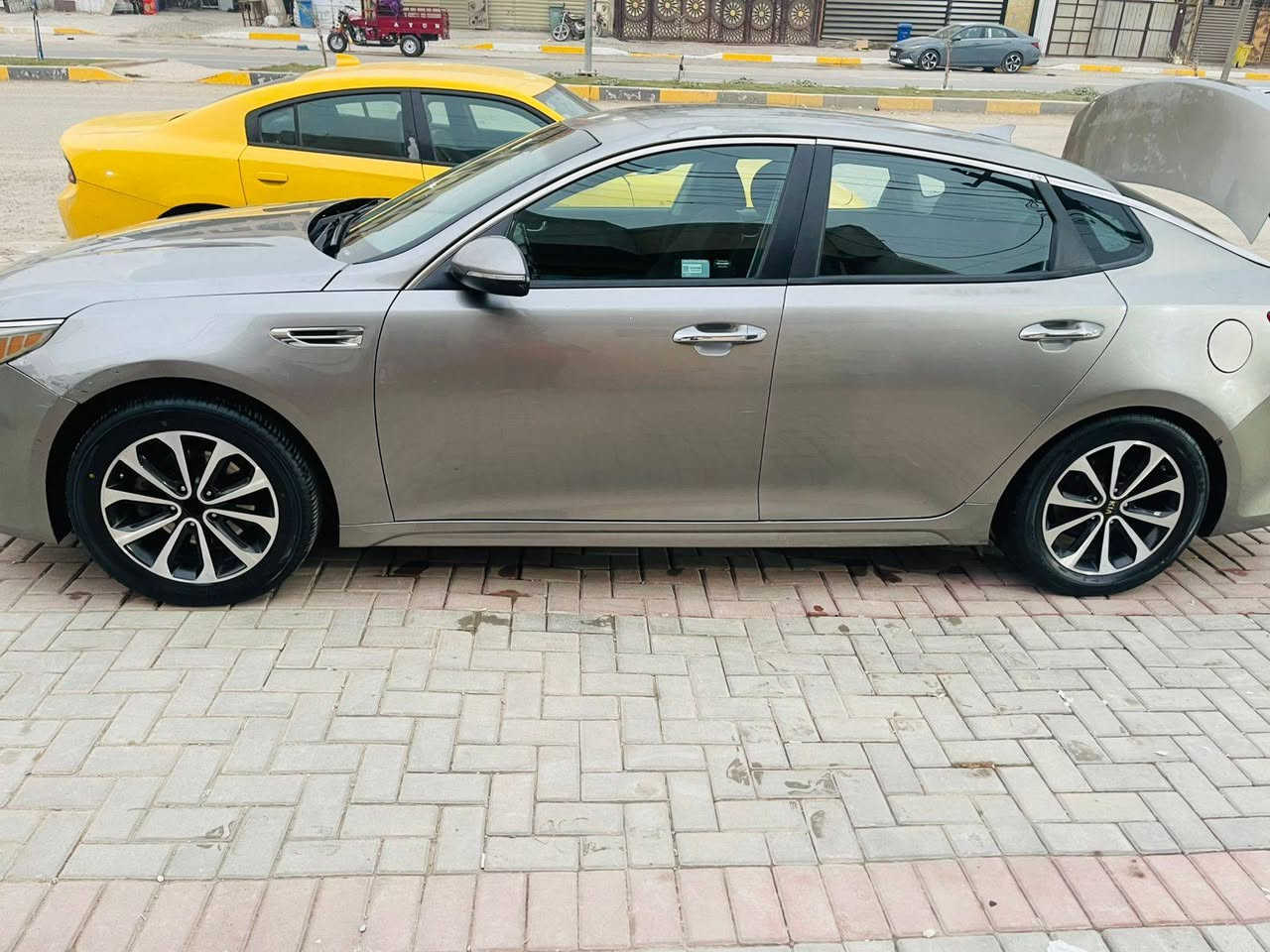 السلام عليكم 
كيااوبتيما رقم اربيل
موديل18
بيه صبغ مابيهه تبديل ليبل واحد
بيهه تصليح بالتكمه مال الچاملغ الخلفي 
الصبغ تقريبا6قطع 
جاهزه السياره من كل شي محرك گير تبريدوالى ذالك 
السعر105 قفل بيع مستعجل
رقم الهاتف *********** بغداد, العراق
