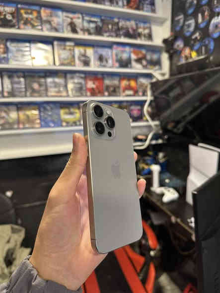 15برو ماكس نضافه100/100 جهاز وتر بروڤ 
256
ب83
كامل ملحقات كيبل+ كارتون 
جهاز نضافه ملياااااار شرط الفحص ما مفتوح ولا مصلح 
للبيع سعر الجهاز 950 فقط مكان رمادي شارع السينما 
***********
