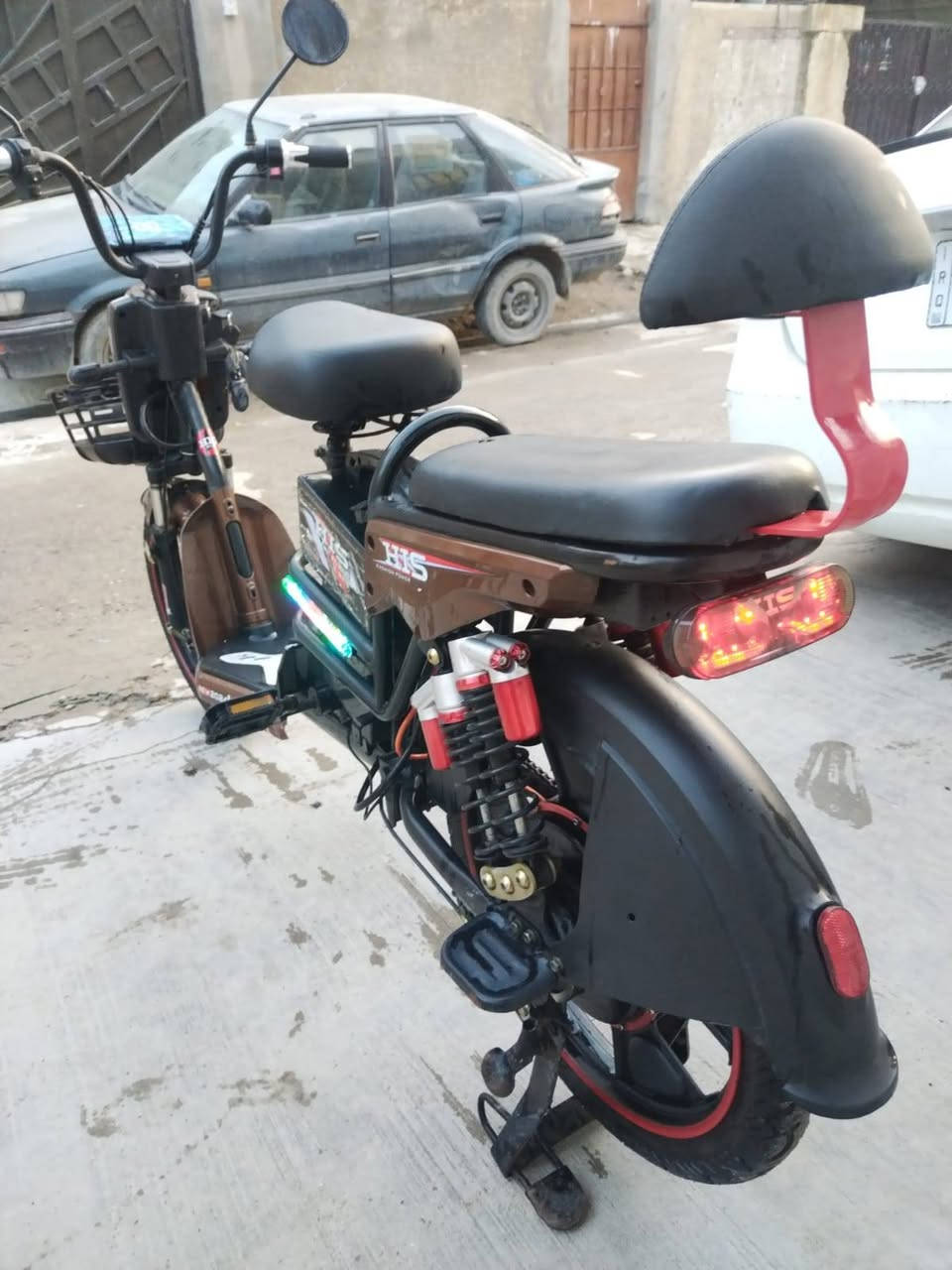 دراجه شحن حجم 20
بصمتين وسويجين 
شاحنه اصليه 
بطاريت نضاف 
كامله كل نقص مابيه 
السعر 250وبيه مجال 
بغداد الامين 
***********
