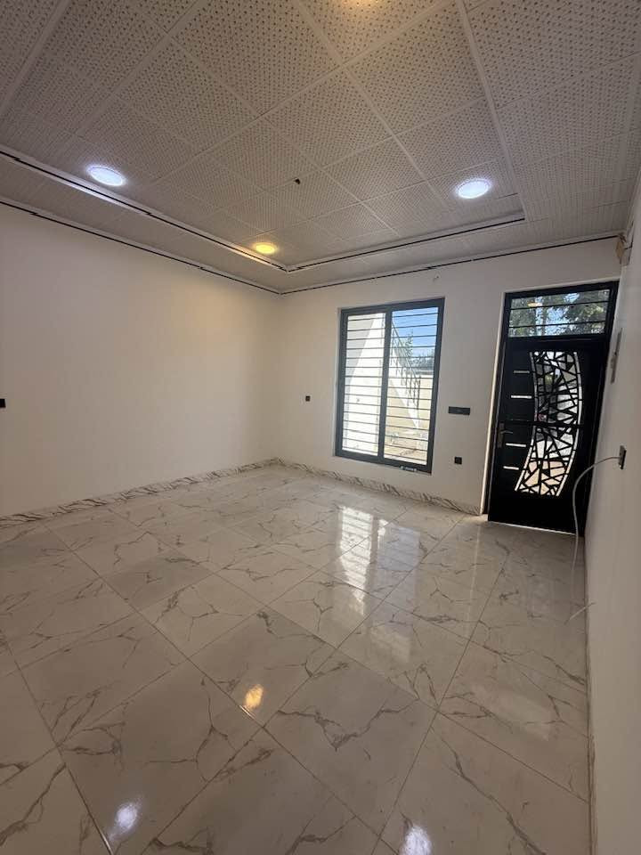 عقار للبيع ✨

بيت صفر طابق او نص للبيع فول نضام دكتات

طابق الاول يحتوي على غرفة نوم و هول وصحيات 

طابق الثاني يحتوي على غرفة نوم مع السطح 

الموقع: حي العسكري قرب جامع معراج

للاستفسار: ***********
