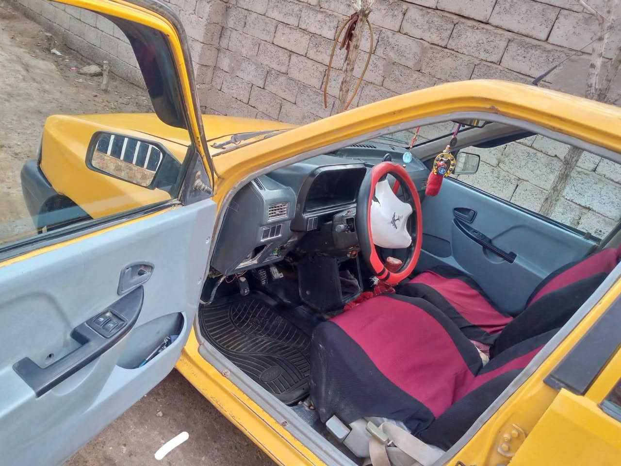 السلام عليكم سايبه11
سياره خير من الله تخم تاير 
حداديه جديده 
دبلات وصدر كله جديد
كهربائيات كلها شغاله
كير مكفول 
محرك بي تبخير قليل
رقم سياره بغداد ألماني 
سنويه لحد 2028
سياره بسمي تحويل ثاني يوم 
هيئه غرامات تأخذه مني مصفره 
السعر 26وبيه مجال قليل 
العنوان قريب على بسمايه 
رقم  تلفوني***********
