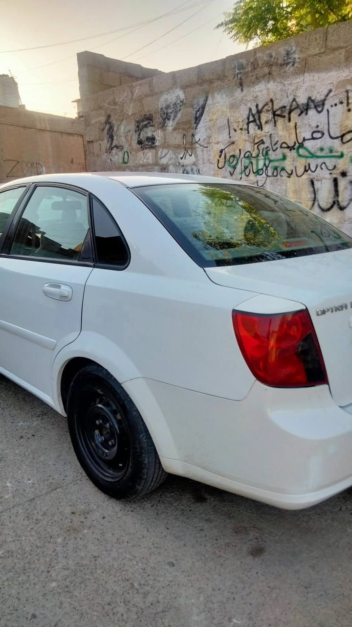 اوپترا 2012
گیر عادی 
مەکینەو گیر تبرید بە شەرت 
سێ پارچەی هەیە
چوار تایە نوێ بەناوی خۆمە
تحویل وکالە
نرخ 73 معاملە
زانیاری زیاتر ***********

