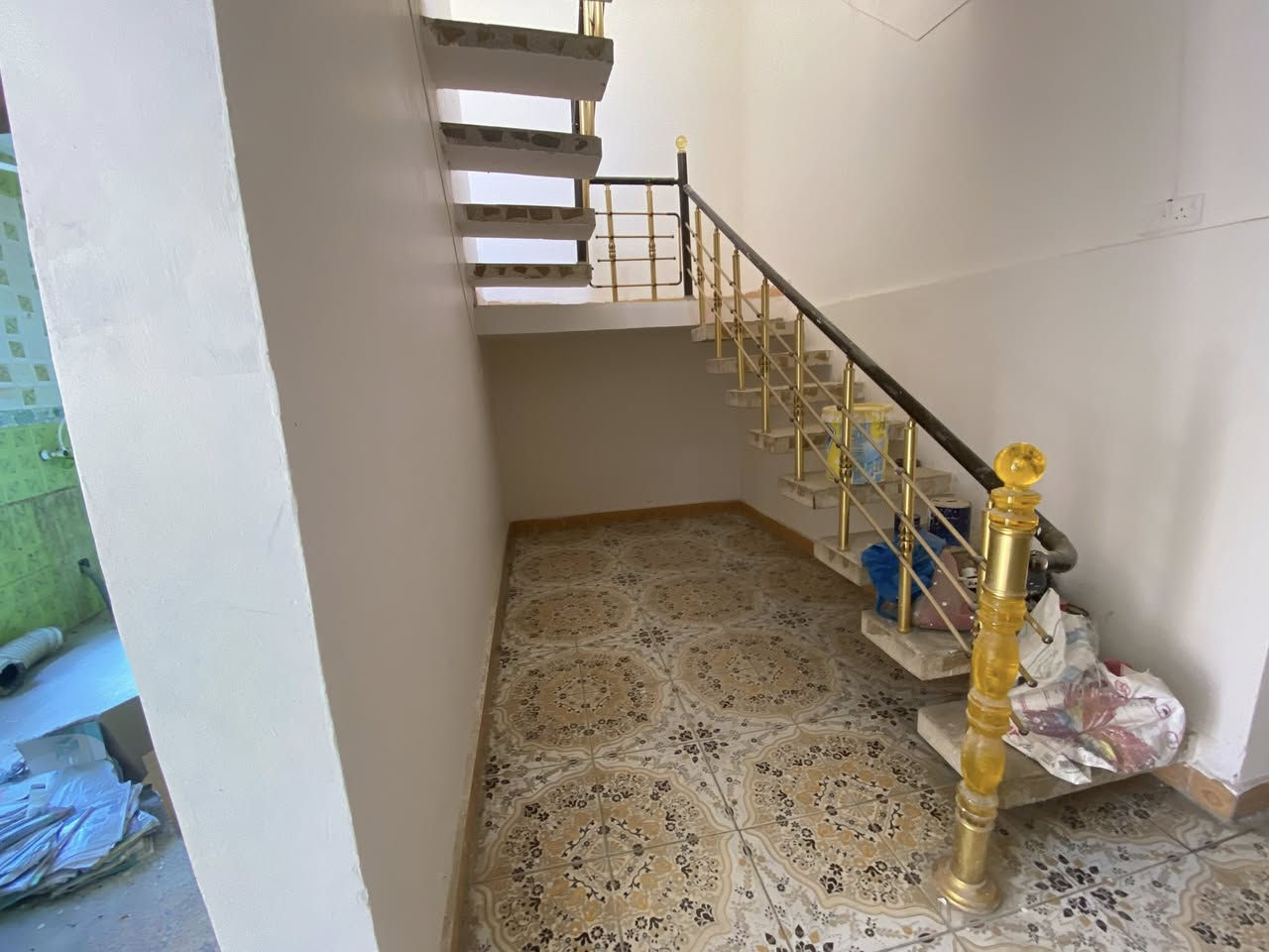 👑مكتب المهندس للعقار 👑
🏡بيت للبيع زراعي
    (المهيديه)   
▪️المساحه 180 متر 
▪️واجه 10▪️ نزال 18 
بناء فرمستون عكاده
طابق واحد 
يتكون ⬅️من💥 غرفتين💥 نوم💥 صاله💥 استقبال 💥مطبخ 💥صحيات 
السعر مناسب 
للاستفسار الاتصال📞
 على الارقام 
***********
كرار محمد
*********** 
احمد السعيدي 
اذا تريد عقارك ينباع💯 تواصل معنا خاص
