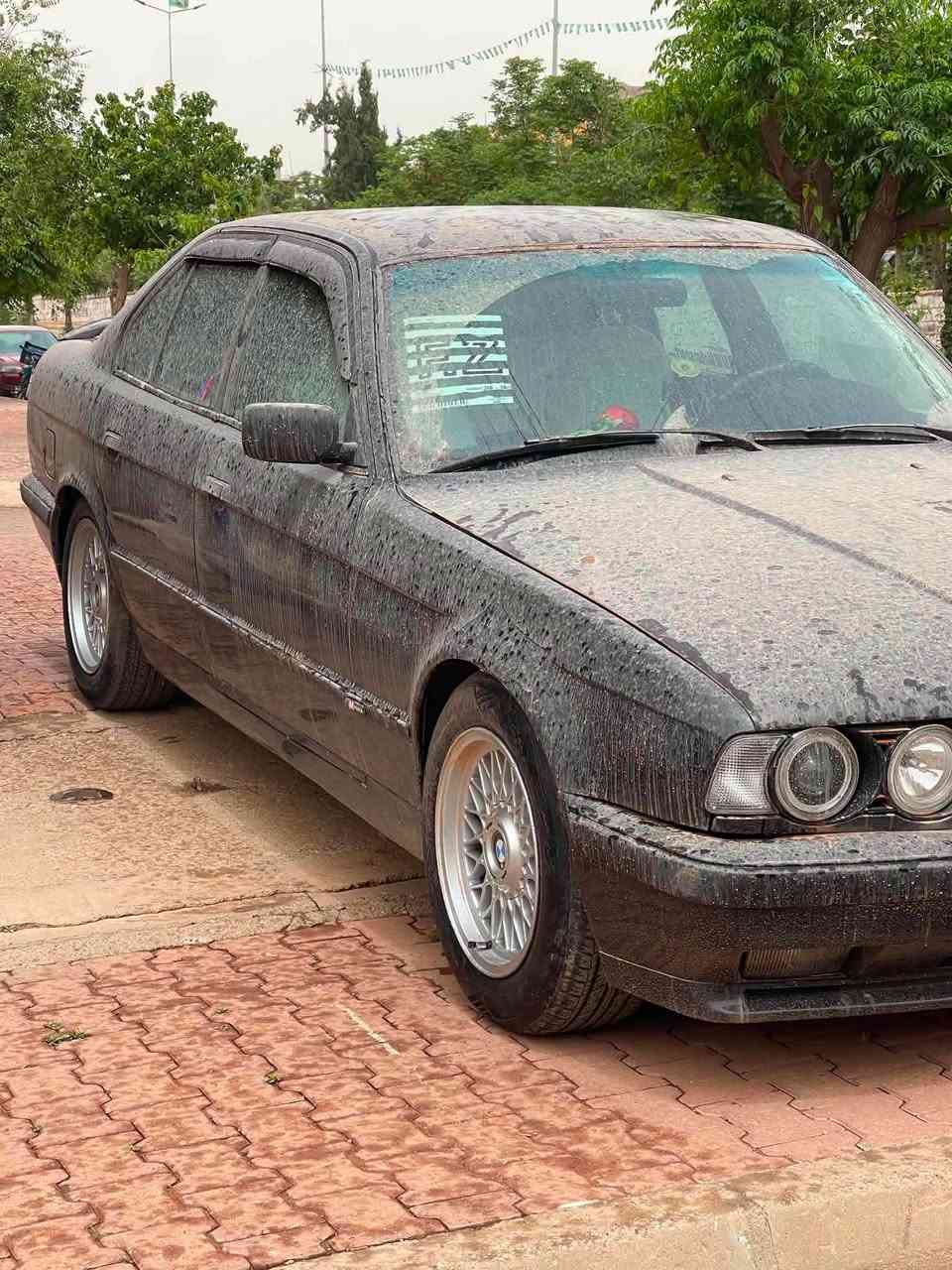 سلام علیکم بەناوی خوای گەورە 
BMW E34 525i 1993
FULL 3ADY
بیلاد 525 عادی ئاڕم پلاستیکی هەولێر بەشەرت
مەرجەکەشی مانگی 9 بەسەرەچێ
پێش و دوای تازە گۆڕاوە تەقەی تیا نییە 
کامل بۆیاخە لەسەر ساقی پێش و دوای کەپسە
بەشەرتی ئەوەی قەترە ناوگردن نەبێ 
چوار تایەو ویلی لۆکی لەسەرە ئەونە نابێت گۆڕاوە 
سعری 44 گەلاو مەعمەلە  لەواتسەپەوە نامە بنێرن *********** حلبجة, السليمانية
