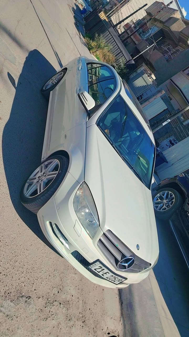 السلام عليكم c200
مارسدس للبيع  او مراوس موديل2009 خليجي
محرك اربعه سلندر توربو
السياره مكفوله 
فول مواصفات 
بانورما سلايت
كير شفتات 
حساس امامي خلفي
كشنات كهرباء
تبريد قطعتين
تدفه بلكشنات
السياره جاهزه ما بيه اي نقص و احلى من الصور
السعرخاص 
مكاني بغداد
الرقم ***********
