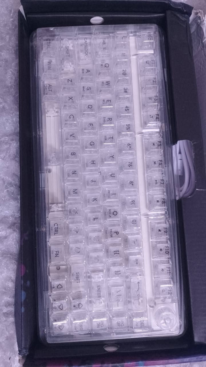 كيبورد Weikav-One75
كيبورد بتصميم مدمج 75% (81 مفتاحاً) تتميز بهيكل شفاف (Acrylic) ونظام تثبيت (Gasket Mount) . توفر اتصالاً ثلاثي الأوضاع (سلكي، 2.4 جيجاهرتز، بلوتوث)، وبطارية ضخمة بقوة 4000 مللي أمبير، مع إضاءة RGB قابلة للتخصيص وقابلية تبديل المفاتيح (Hot-swap)
السعر 75 .
يتوفر توصيل لكل المحافظات


**إذا كنت صاحب هذا الإعلان وتريد حذفه لأي سبب، رجاءا أرسل رسالة إلى الدعم الفني**