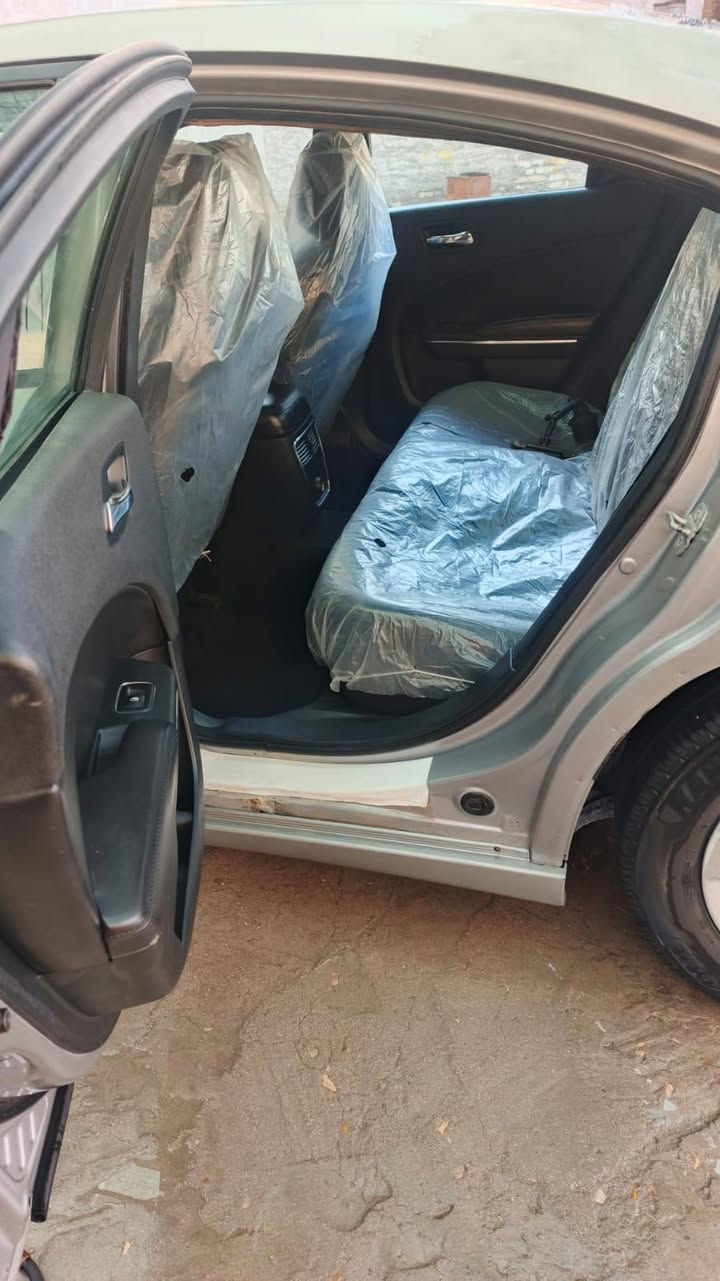 السلام عليكم جارجر 14 سياره لون رصاصي ومغلفه كله رصاصي نفس الون سياره كفاله عده الكص جنطه متومه شرط حاسبه مكينه كير حداديه تبريد كله وضع شركه مكينه 3600 طخم تاير هسه شاده سياره ربع ما تصرف عليه مكاني ميسان بيع او مراوس بحديث ***********
