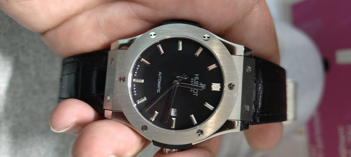 ساعه هابلوت قطعه فول خلي سعرك بالي يرضي الله وبالعافية


**إذا كنت صاحب هذا الإعلان وتريد حذفه لأي سبب، رجاءا أرسل رسالة إلى الدعم الفني**