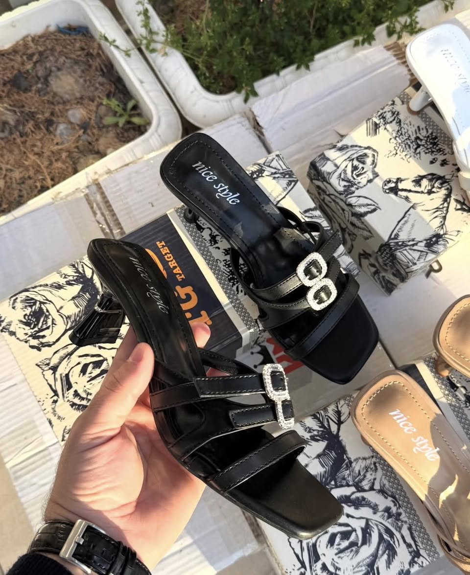 واتساب *********** 
صفحتنا على الانستا 
‏https://www.instagram.com/khaled_bags_shoes?igsh=aHgzNnAyeDc0cGd1
السناب 
‏https://www.snapchat.com/add/khaledzahawe?share_id=GwP3kgwzTro&locale=ar-EG-u-nu-latn
التيك توك 
‏https://www.tiktok.com/@khaledzahawe?_t=8kEouIPTpO1&_r=1

