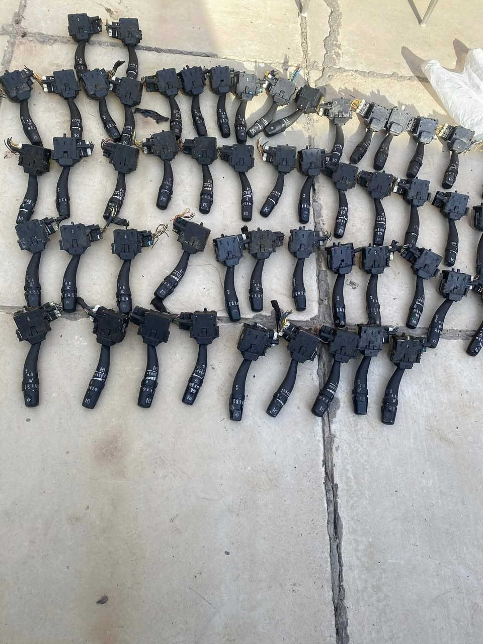 يدات. لايت وجام تفصيخ كوري ياباني صيني امريكي يباع جمله سعر القطعه 2000 دينار اقل عدد 50 قطعه مشكل يوجود توصيل لكل العراق سعر المفرد يختلف حسب القطعه. 
***********
